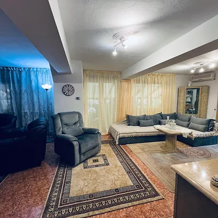 Apartment Queen Olgas Street *